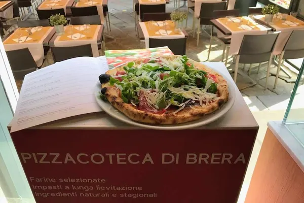 Interno del locale della pizzeria 2
