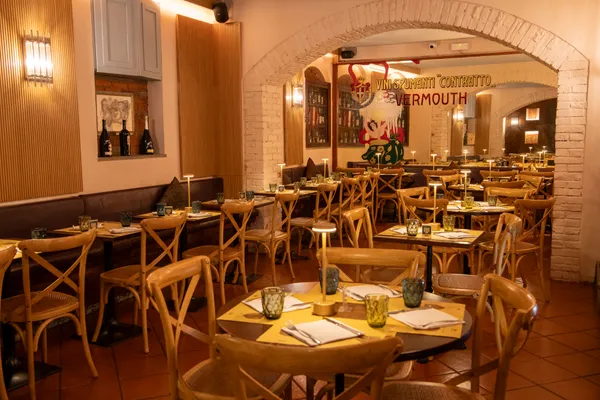 Interno del locale della pizzeria 3